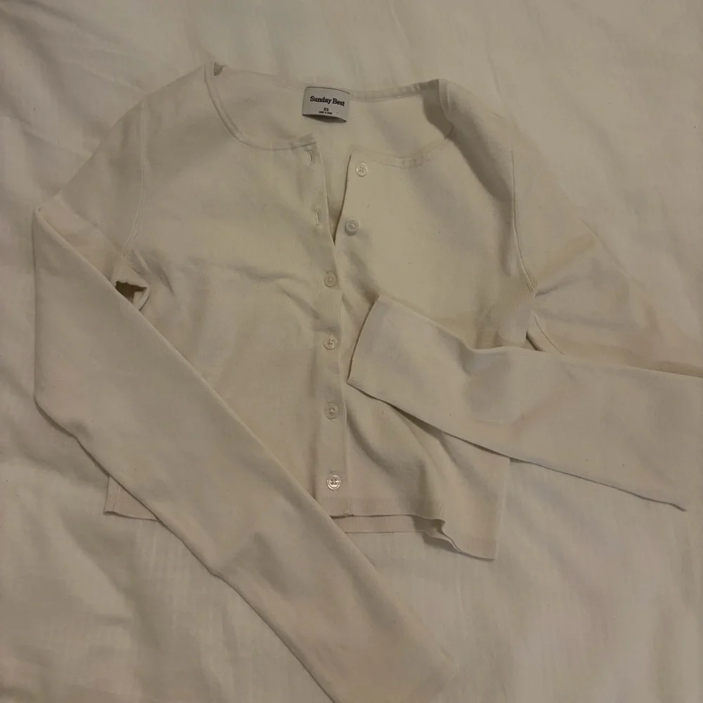 Sunday Best Ivory Button Front Top - Picture 3 of 3